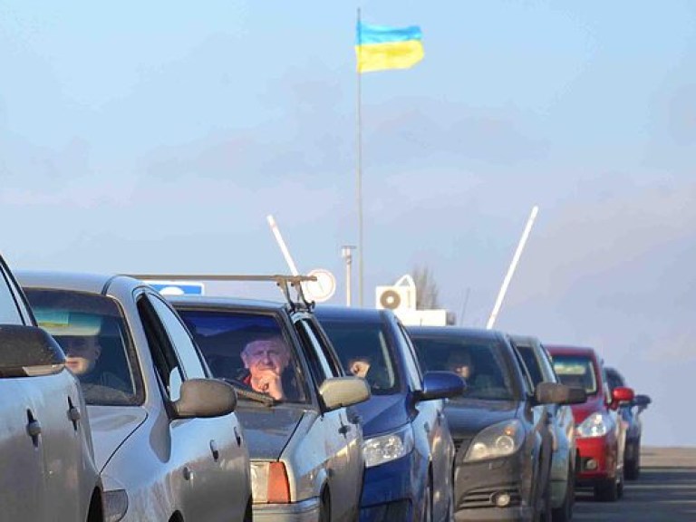 В очередях на КПВВ в зоне АТО утром находилось почти 700 автомобилей &#8212; ГПСУ