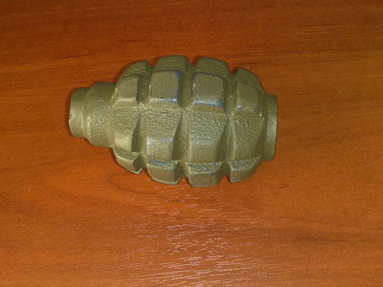 В Виннице во дворе жилого дома нашли гранату