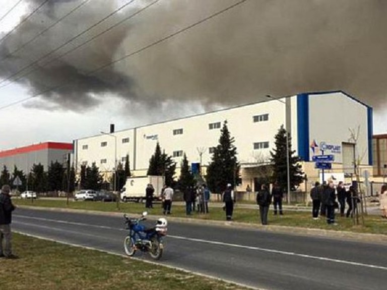 В Турции прогремел мощный взрыв на текстильной фабрике, госпитализированы 29 человек (ФОТО)