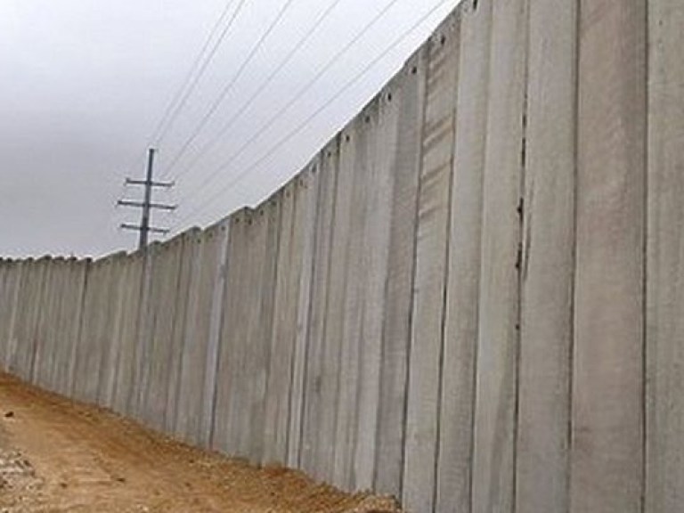 Арабский политолог: Построив стену на границе с Сирией, Турция оградила себя от ЕС