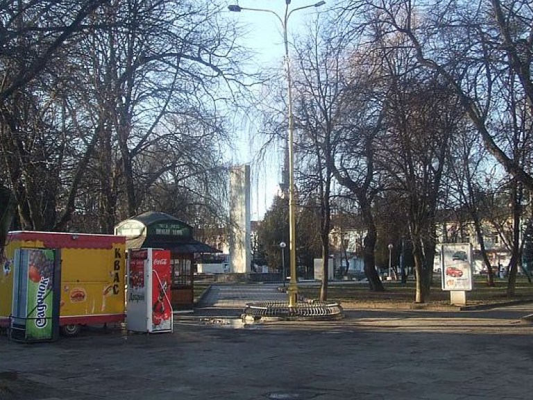 Во Львовской области школьница погибла, упав с крыши многоэтажки
