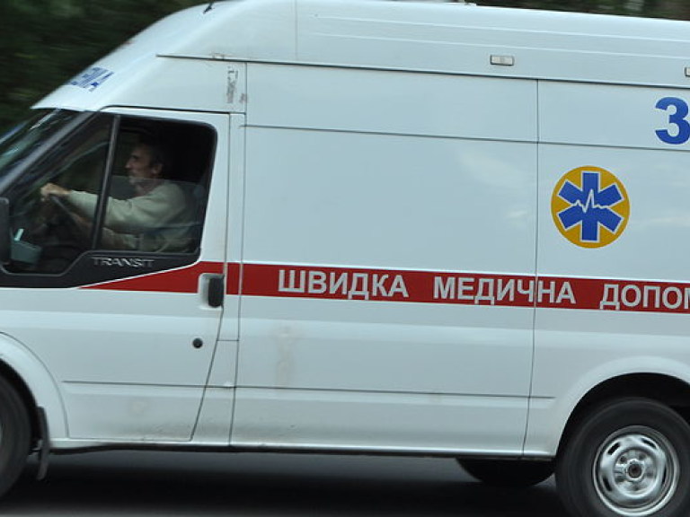 В Одессе пешехода зажало между трамваем и автомобилем (ФОТО)