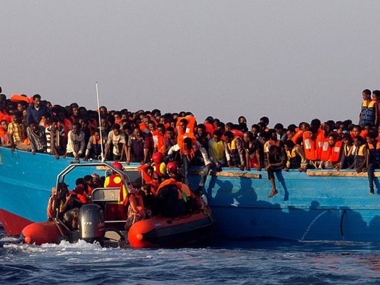 У берегов Ливии затонуло судно с мигрантами, 100 человек пропали без вести