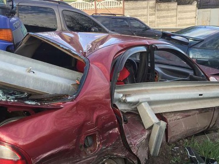 В Харькове в ДТП разбились девять автомобилей, есть пострадавшие (ФОТО)