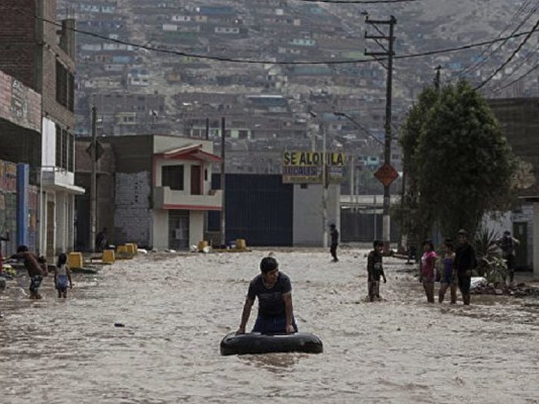 Более 100 человек погибли в результате наводнений в Перу (ФОТО)