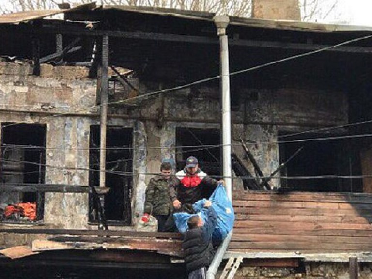 В Одессе в результате пожара в жилом доме сгорели четыре квартиры &#8212; полиция