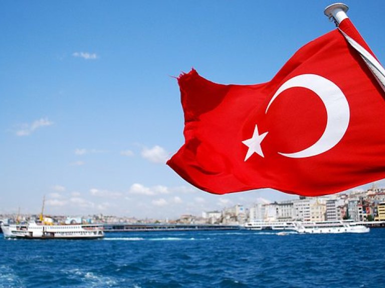 В Турции решили продлить режим ЧС после проведения референдума