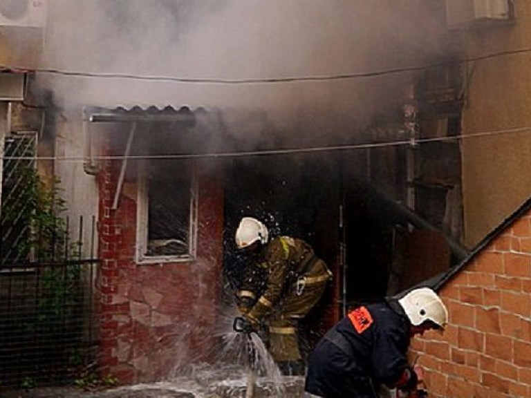 В центре Одессы горит жилой дом (ФОТО, ВИДЕО)
