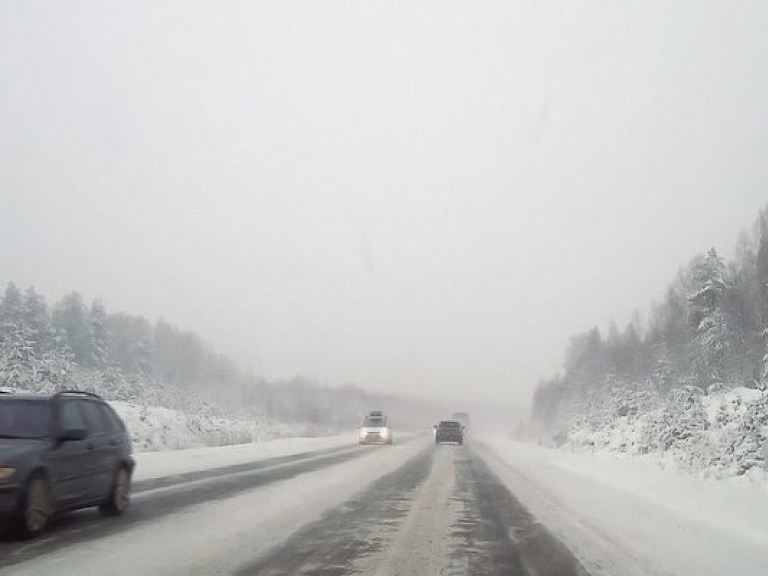 Непогода в Украине: в 5 областях наблюдается осложнение движения на дорогах