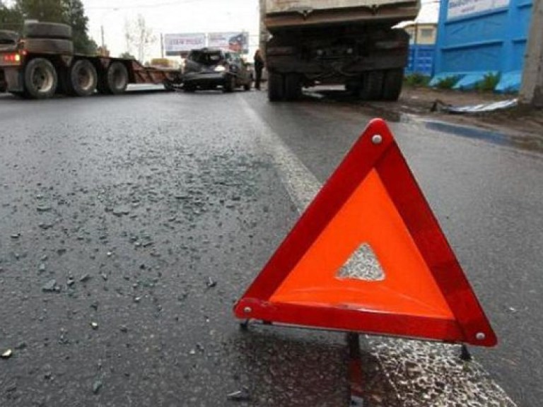 В Киеве на Крещатике водитель сбил двух пешеходов-нарушителей (ФОТО)