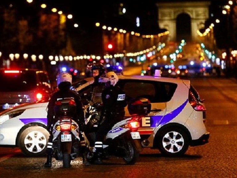 В результате перестрелки в центре Парижа погиб полицейский (ФОТО, ВИДЕО)