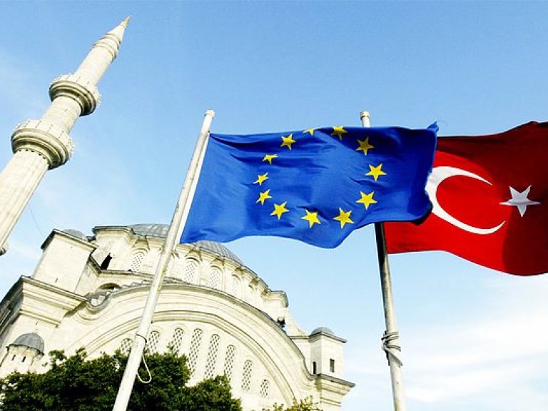 ЕС может приостановить переговоры о вступлении Турции в союз &#8212; СМИ