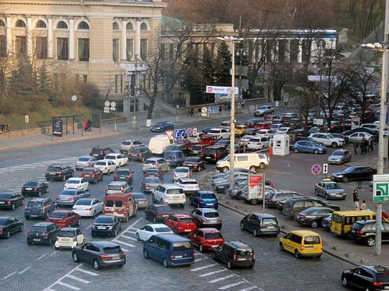 Будут пробки: В Киеве Крещатик перекрыли раньше, чем планировалось