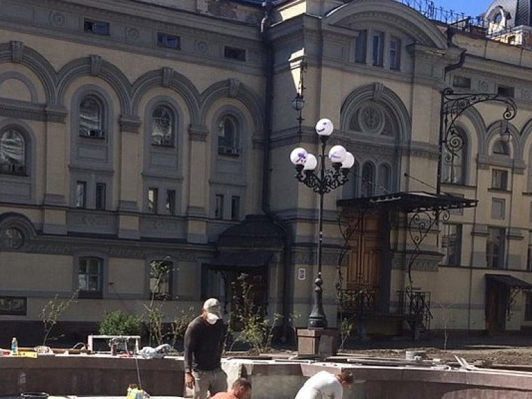 В Киеве из фонтана на Русановке похитили подводную деталь