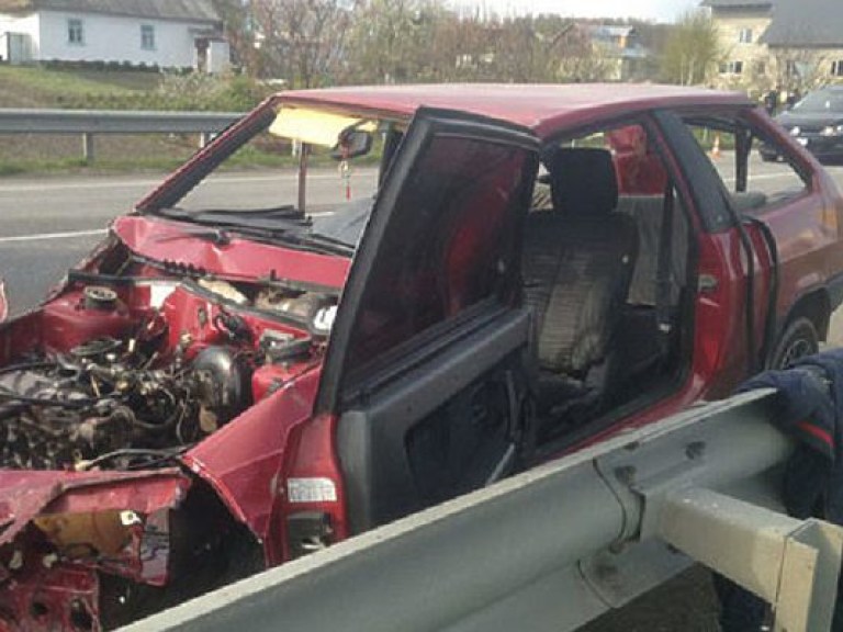 На Ровенщине разбились четыре автомобиля, семеро пострадавших (ФОТО)