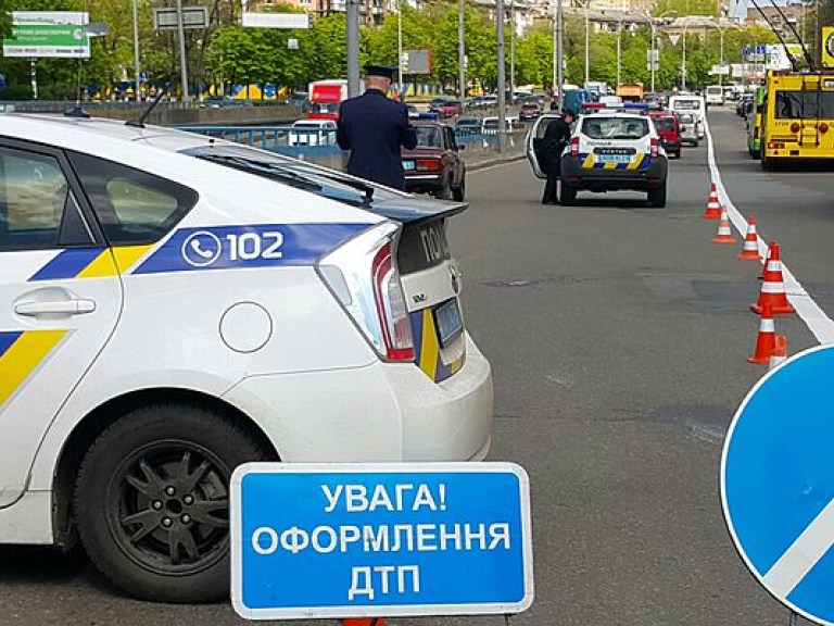 В Киеве перевернулся грузовик «Газель» (ФОТО)