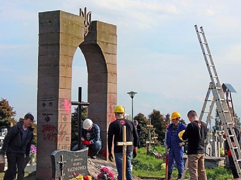 В Польше неизвестные разобрали памятник УПА (ФОТО)