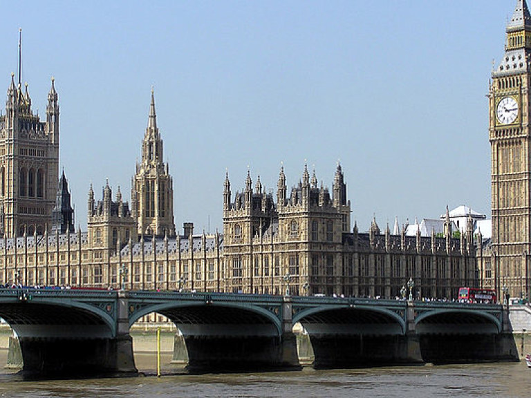 Возле британского парламента задержали террориста с ножами