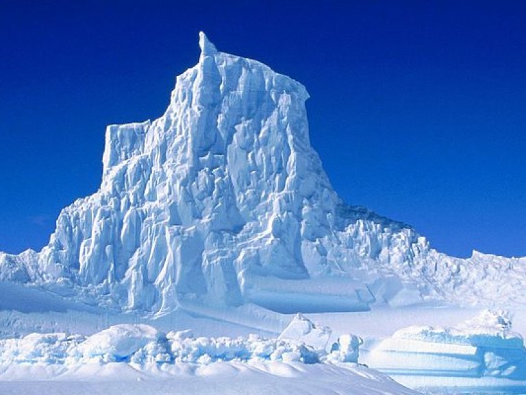 Ученые разгадали вековую загадку Кровавого водопада в Антарктиде (ФОТО)