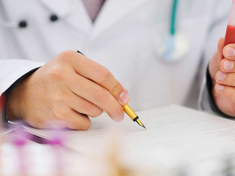 Врач рассказала, как действовать при отравлении ребенка