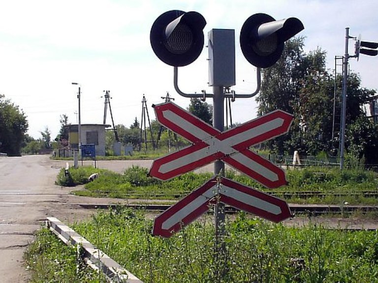В Бердичеве ВАЗ въехал в поезд: водитель погиб на месте