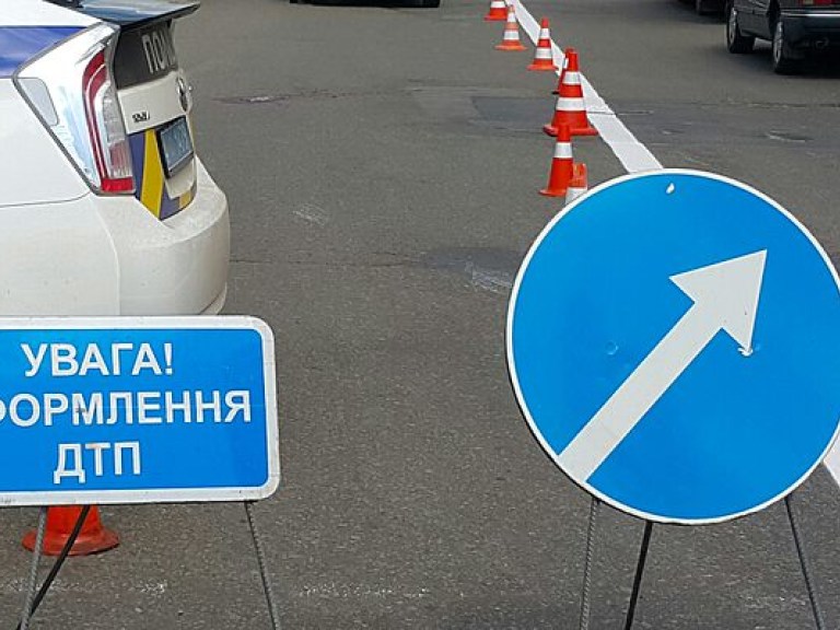 Ужасное ДТП в Киеве: Kia ввлетел в отбойник, водитель погиб, пассажиру оторвало руку (ФОТО)