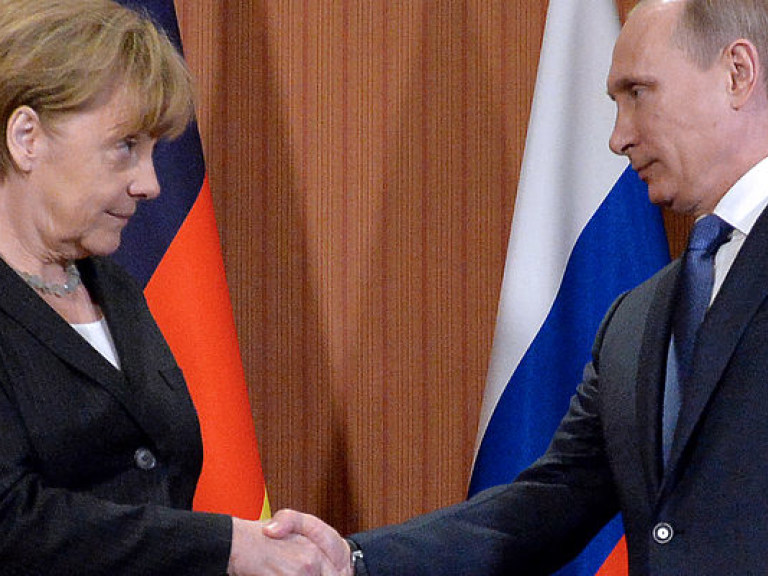Меркель и Путин могли кулуарно обсуждать, как заставить Украину выполнять «Минск-2» -эксперт
