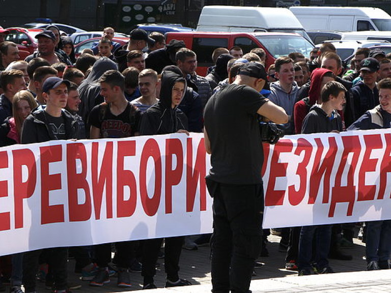 В Ровно начался &#171;янтарный&#187; майдан: копатели заблокировали здание ОГА (ФОТО, ВИДЕО)