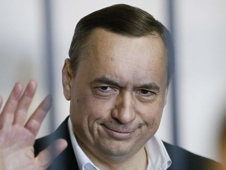 Суд перенес на 12 мая рассмотрение жалобы относительно решения о взятии на поруки Мартыненко