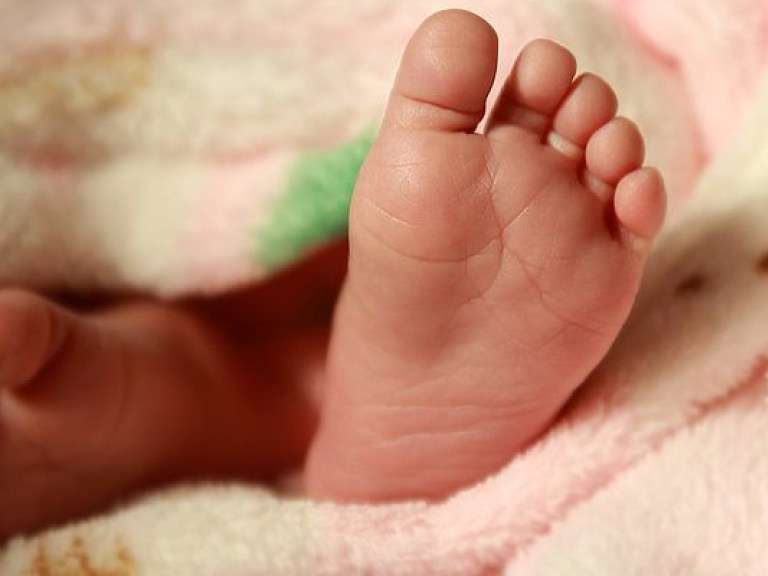 В Киеве женщина выбросила тело новорожденного сына в ведро