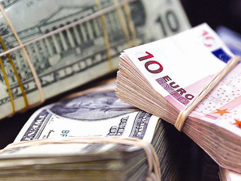 НБУ: В апреле население продало валюты больше, чем купило