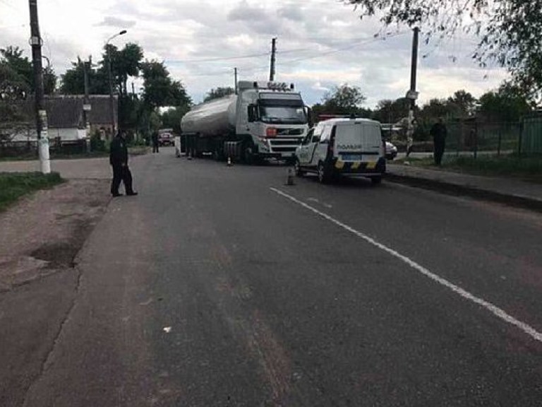 Под Киевом грузовик сбил пьяную велосипедистку (ФОТО)