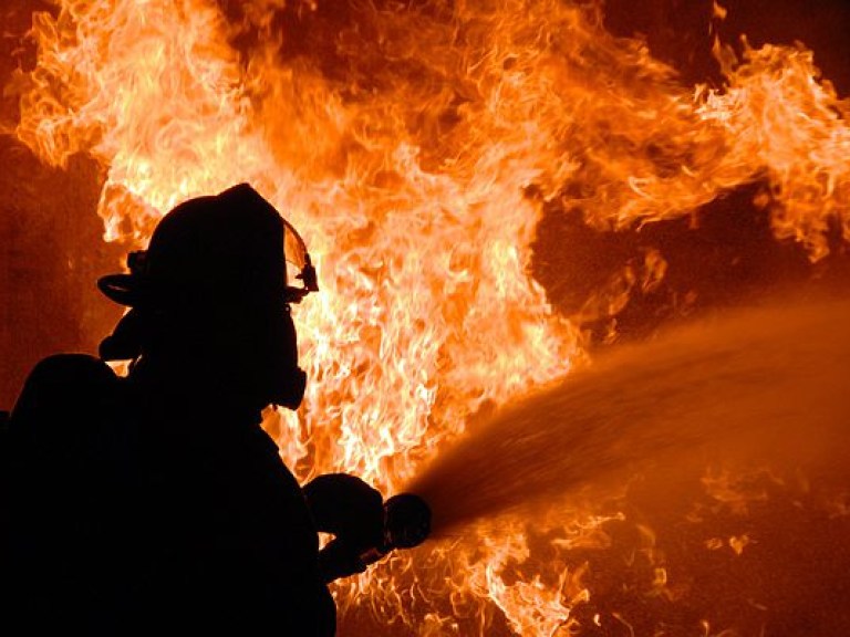 Пожар на Ровенской свалке охватил 300 квадратных метров площади