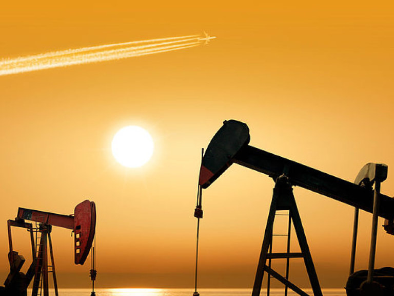 Страны ОПЕК сумели договориться о дальнейшем ограничении добычи нефти