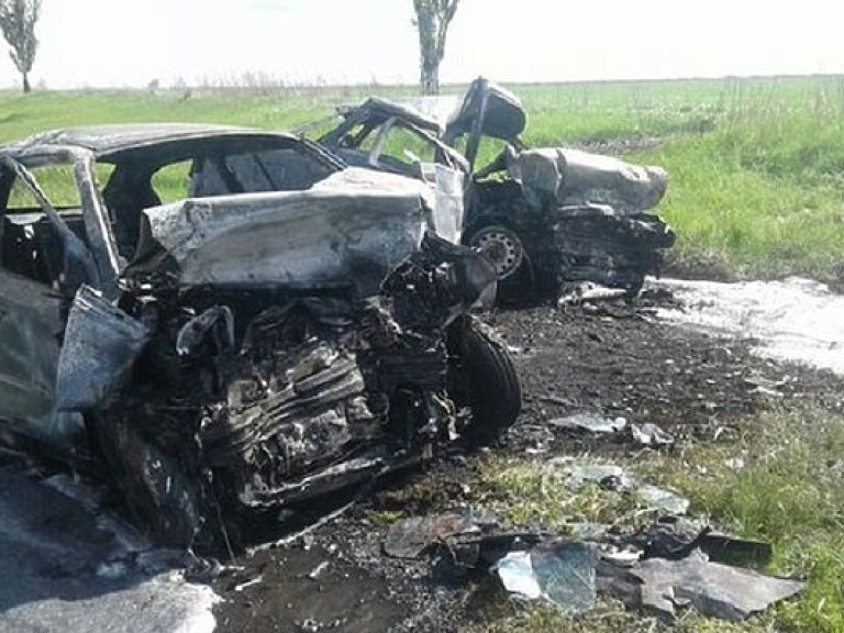 ДТП на Донбассе: Три человека погибли в сгоревших автомобилях (ФОТО)