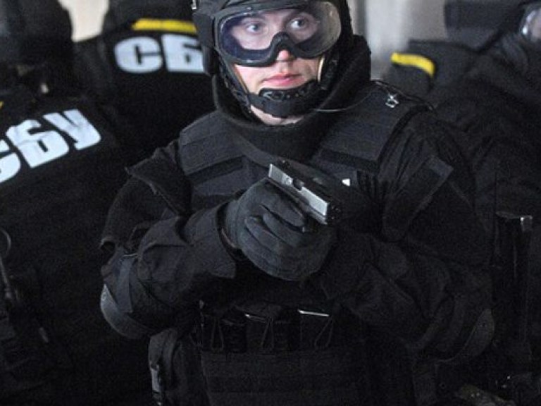 В Ольшанскую колонию вводят спецназ — заключенные готовы массово резать вены