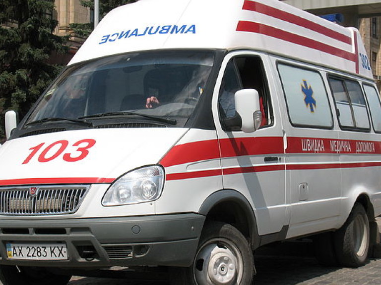 В Одессе на трамвайной остановке умер мужчина