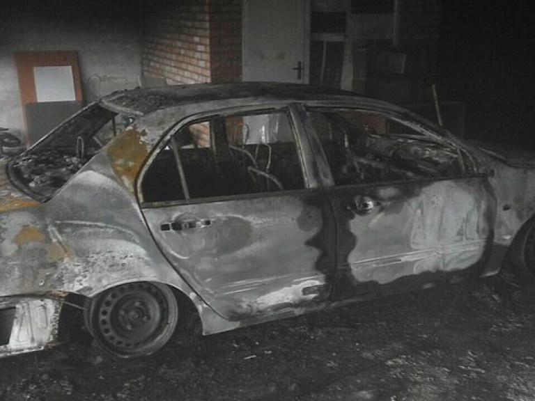 В Киеве сгорели три автомобиля (ФОТО)