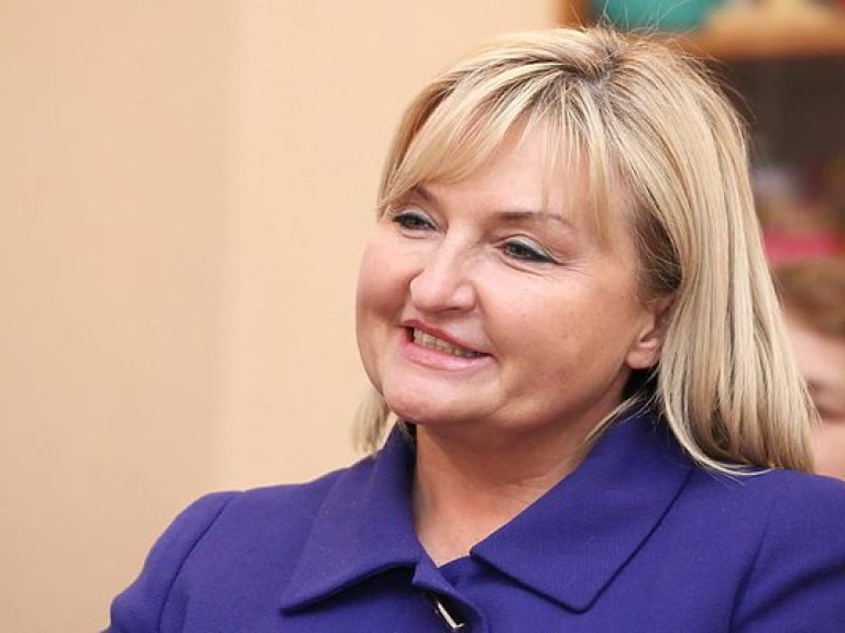 Жена Луценко купила внедорожник за 2,4 миллиона гривен