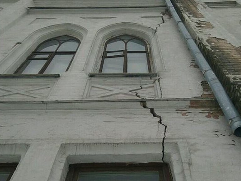 Строительство отеля возле метро «Университет» в Киеве разрушает старинный особняк Терещенко (ФОТО)