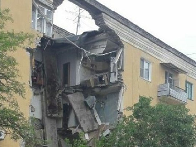 В Волгограде в 16-квартирном жилом доме прогремел взрыв, есть погибшие и пострадавшие (ФОТО)