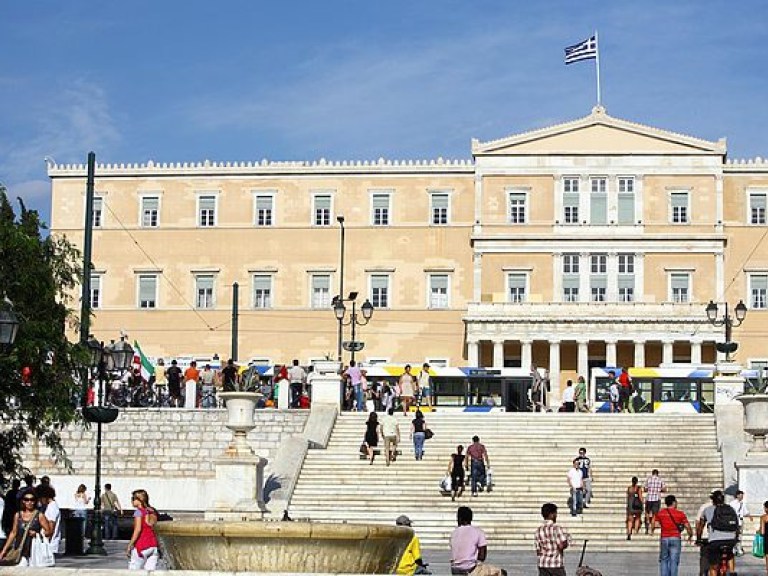 Греческие журналисты и моряки объявили забастовку из-за планов властей ввести новые меры экономии
