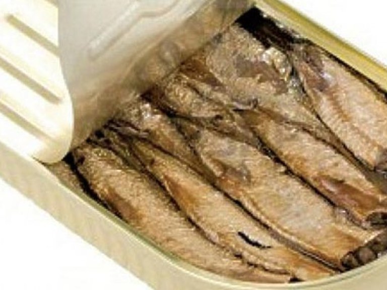 Отравление консервами возможно, если при производстве использовали несвежую рыбу или продукция хранилась слишком долго &#8212; эксперт