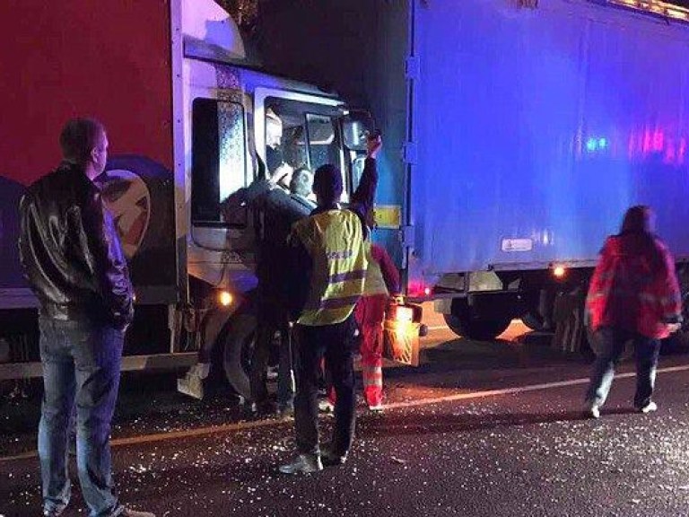 В  Киеве столкнулись два грузовика(ФОТО)
