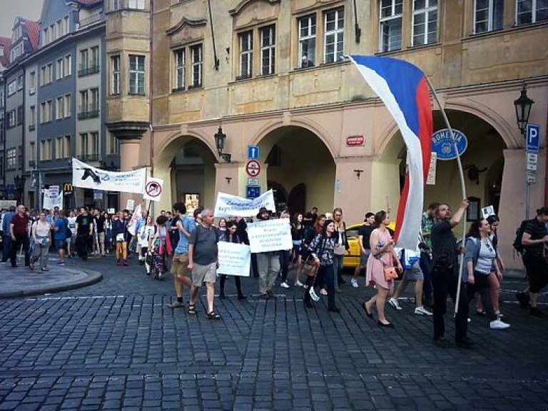 В Чехии снова протестовали против президента и министра финансов