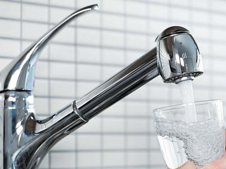 Водоканалы повышают тарифы из-за массовой установки счетчиков воды потребителями – эксперт