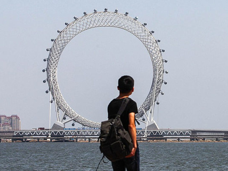 В Китае откроют первое в мире колесо обозрения без спиц (ФОТО)