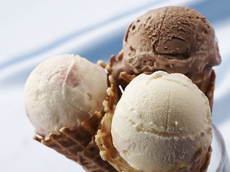 Подтаявшее мороженое несет серьезную угрозу отравления – врач