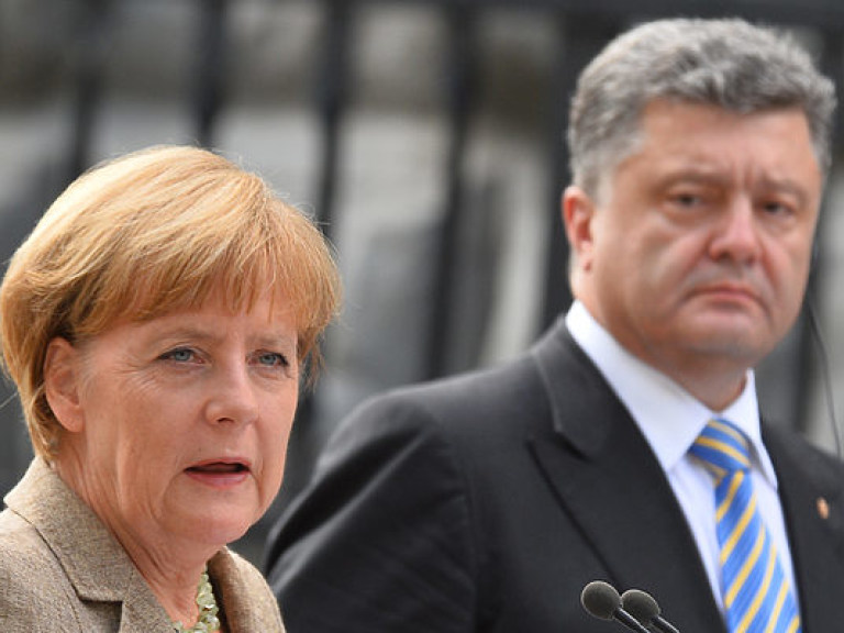 Порошенко обсудил с Меркель ситуацию на Донбассе и выполнение Минских соглашений