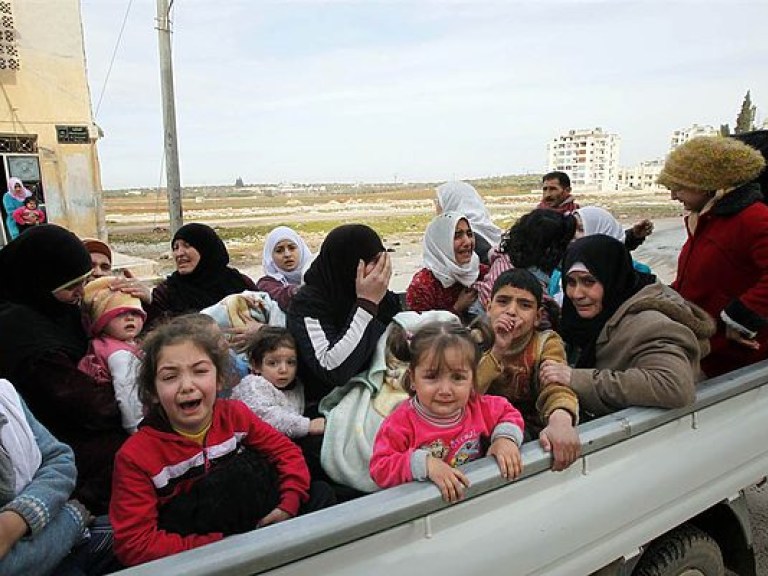В Сирии продолжается эвакуация женщин и детей